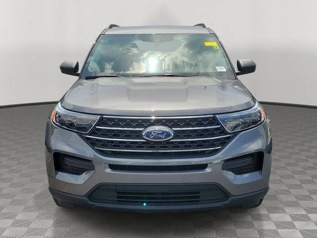 2023 Ford Explorer XLT photo 2