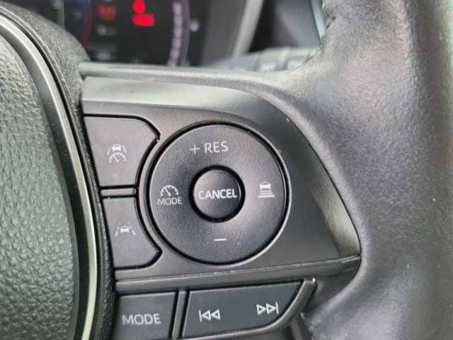 2023 Toyota Corolla Cross XLE photo 23
