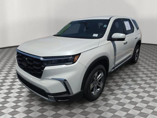 2024 Honda Pilot EX-L 8 Passenger photo 3