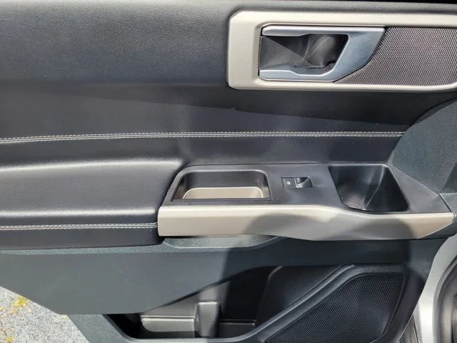 2023 Ford Explorer XLT photo 10