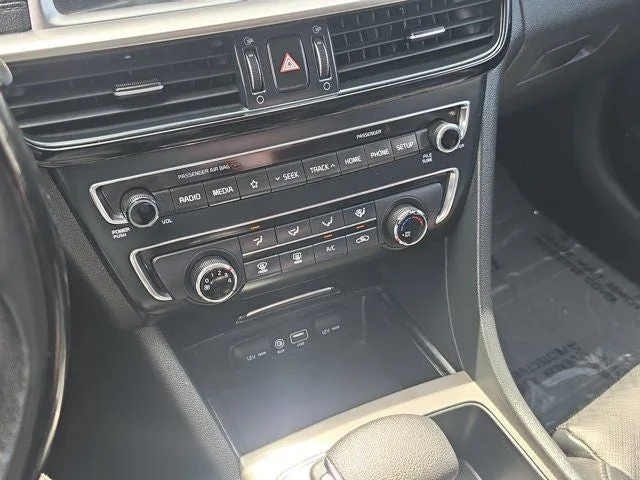 2020 Kia Optima SE photo 24