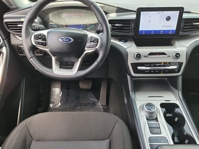 2023 Ford Explorer XLT photo 14
