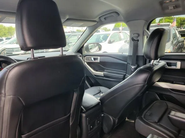 2023 Ford Explorer XLT photo 12