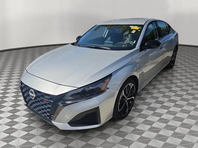 2025 Nissan Altima 2.5 SR photo 3