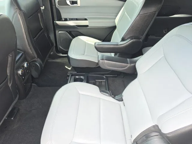 2021 Ford Explorer XLT photo 14