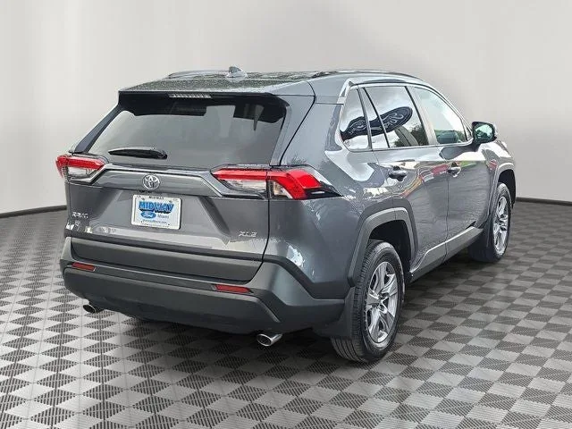 2025 Toyota RAV4 XLE photo 6