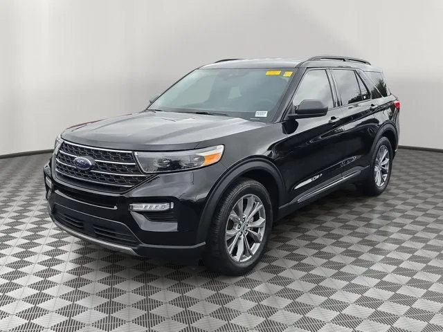 2023 Ford Explorer XLT photo 3