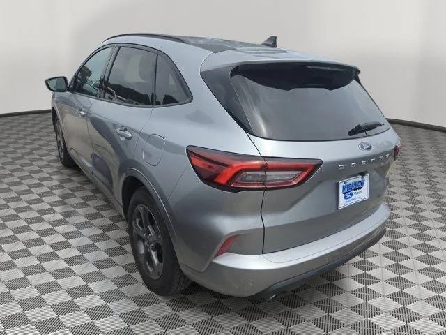 2023 Ford Escape ST-Line photo 3