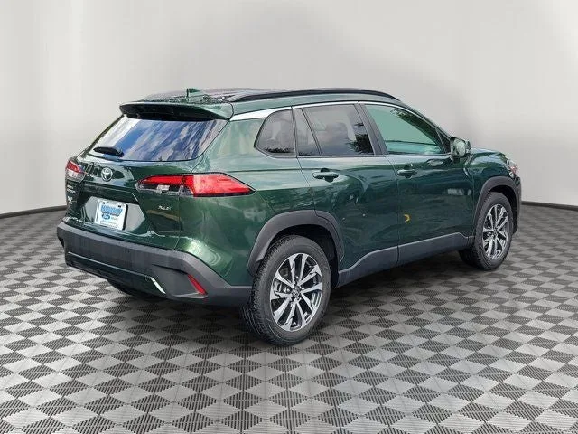 2023 Toyota Corolla Cross XLE photo 6