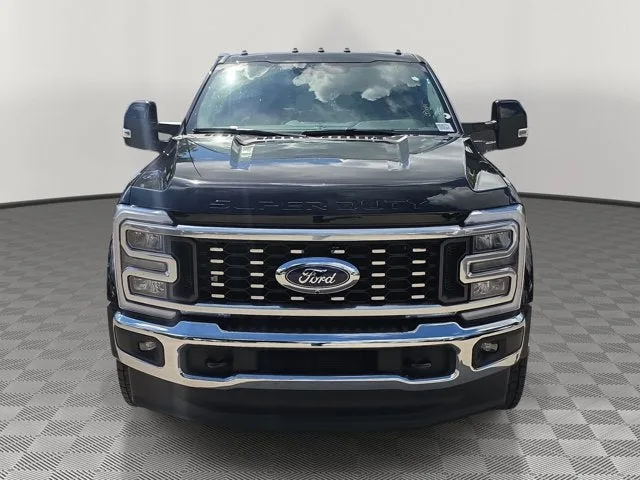 2025 Ford F-450SD Lariat DRW photo 2