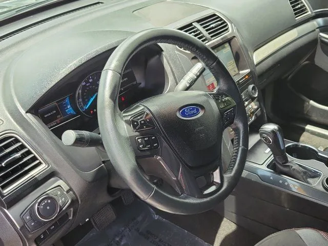 2018 Ford Explorer XLT photo 19