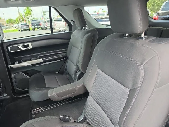 2023 Ford Explorer XLT photo 13