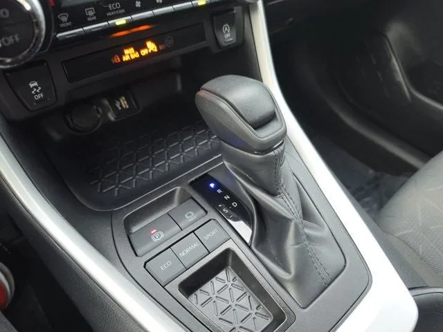 2025 Toyota RAV4 XLE photo 26