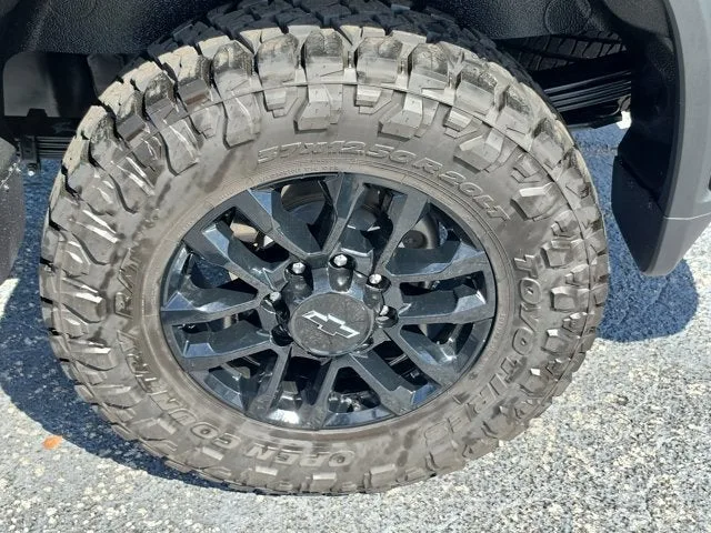 2025 Chevrolet Silverado 2500HD Custom photo 7