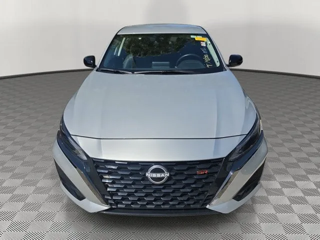 2025 Nissan Altima 2.5 SR photo 2