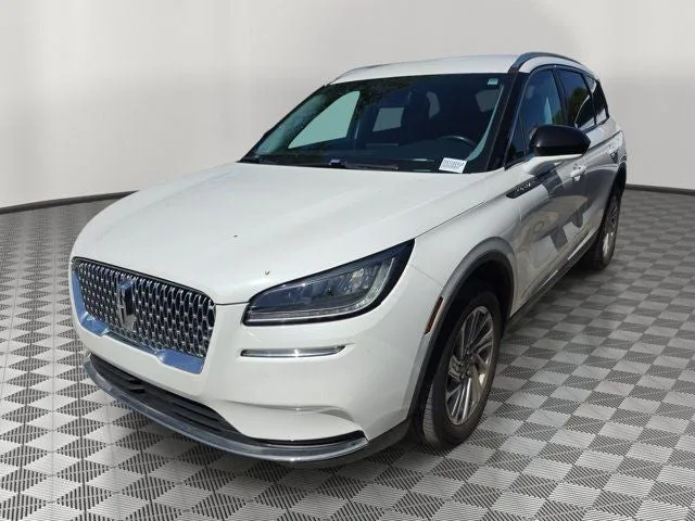 2021 Lincoln Corsair Standard photo 3