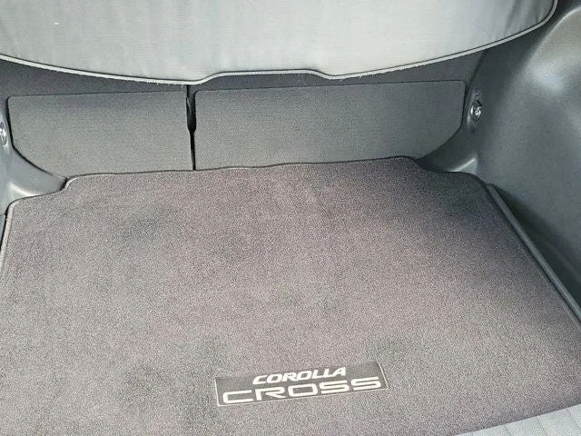 2023 Toyota Corolla Cross XLE photo 9