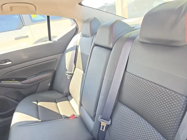 2025 Nissan Altima 2.5 SR photo 12