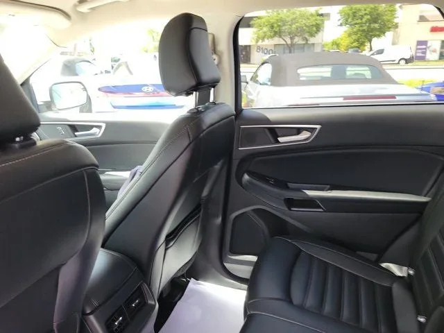 2022 Ford Edge SEL photo 14