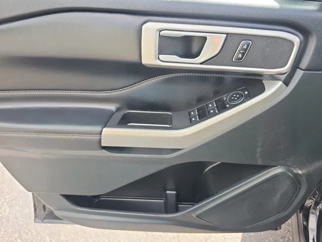 2023 Ford Explorer XLT photo 18