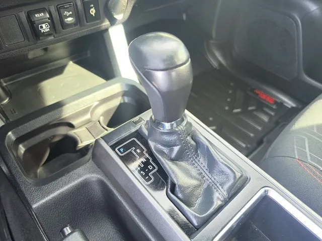 2018 Toyota Tacoma TRD Sport V6 photo 32