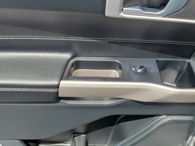 2023 Ford Explorer XLT photo 10