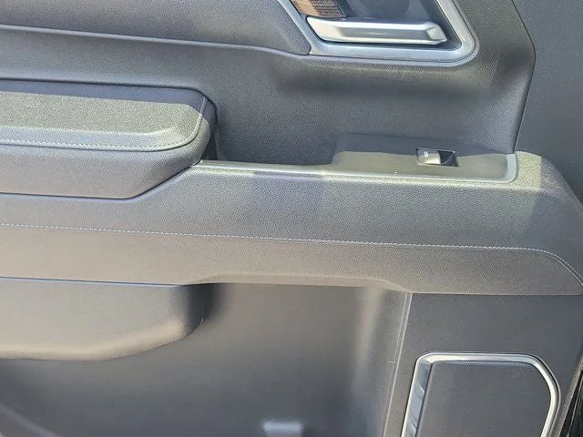 2025 Chevrolet Silverado 1500 RST photo 10