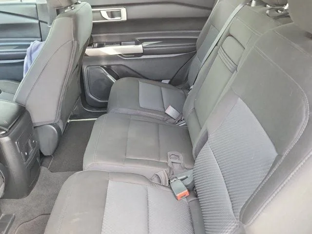 2023 Ford Explorer XLT photo 11