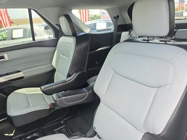 2021 Ford Explorer XLT photo 13
