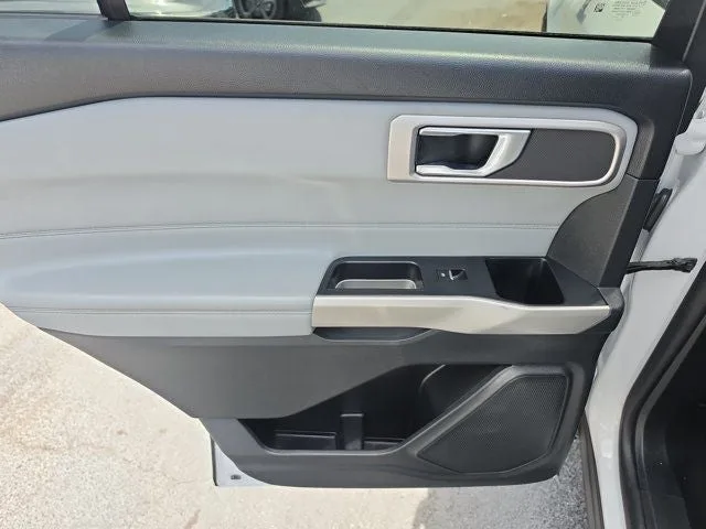 2021 Ford Explorer XLT photo 11
