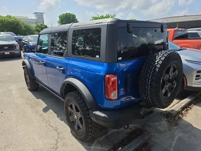 2024 Ford Bronco Black Diamond photo 3