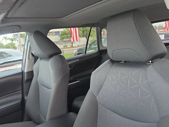 2025 Toyota RAV4 XLE photo 20