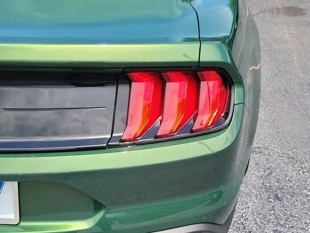 2022 Ford Mustang EcoBoost photo 7