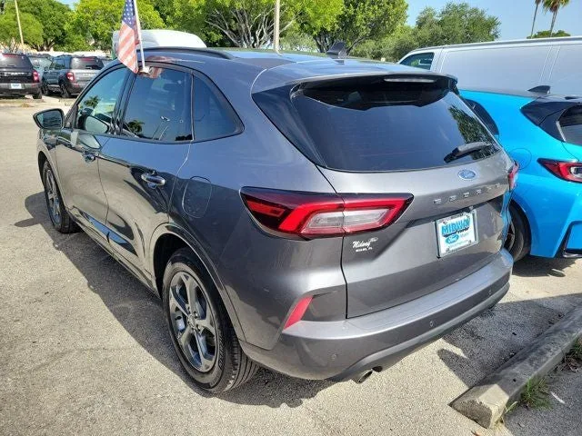 2024 Ford Escape ST-Line photo 3