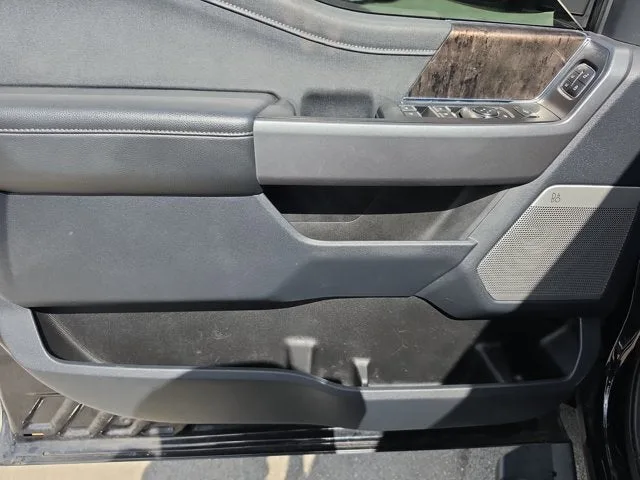 2025 Ford F-450SD Lariat DRW photo 17