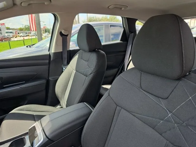 2026 Hyundai Tucson SE photo 17