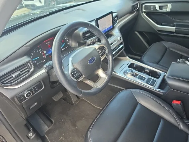 2023 Ford Explorer XLT photo 17
