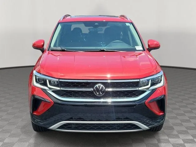 2024 Volkswagen Taos 1.5T SEL photo 2