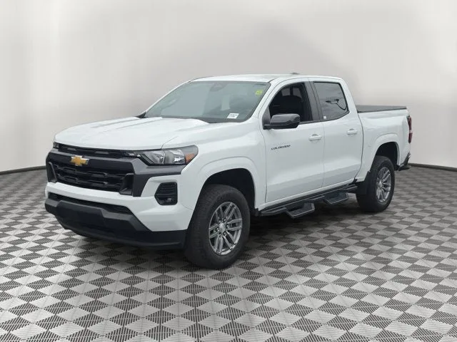 2023 Chevrolet Colorado LT photo 3
