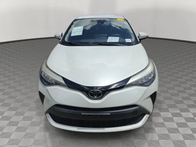 2020 Toyota C-HR LE photo 5