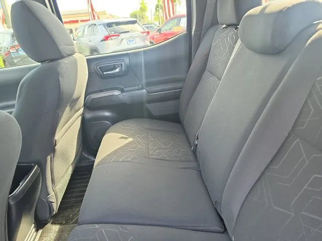 2018 Toyota Tacoma TRD Sport V6 photo 13