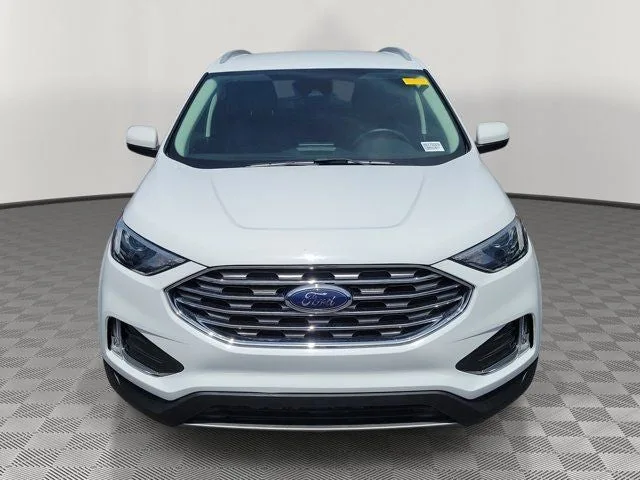 2022 Ford Edge SEL photo 2