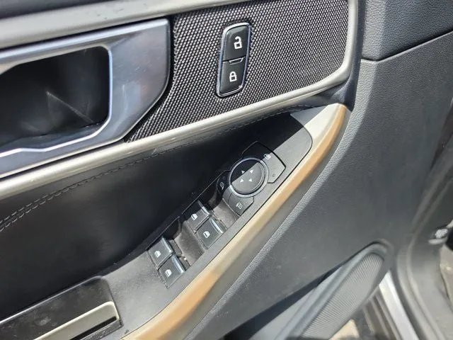 2022 Ford Explorer XLT photo 16