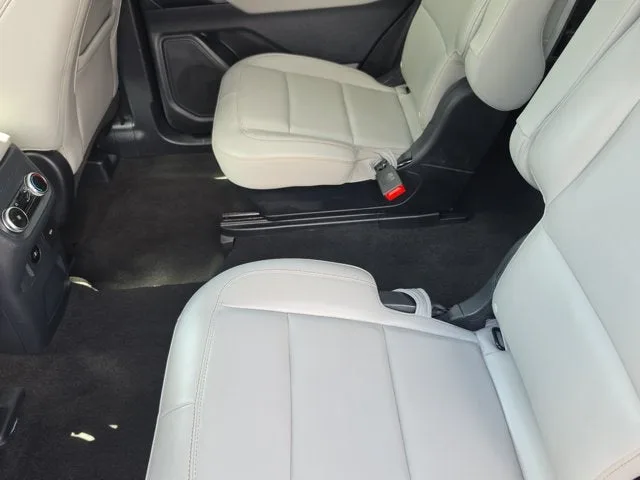 2025 Ford Explorer Active photo 13