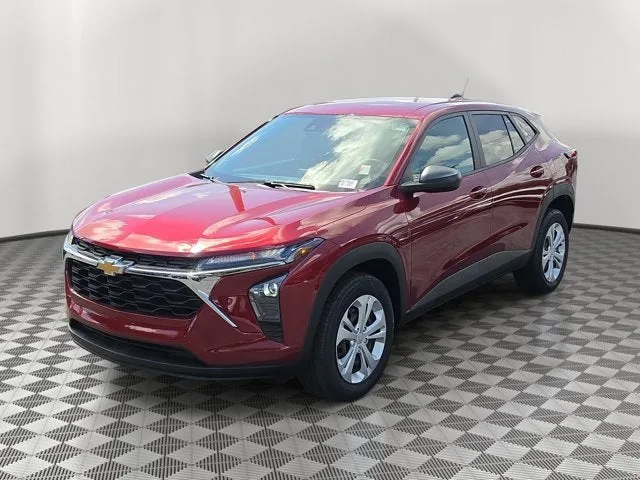 2024 Chevrolet Trax LS photo 3