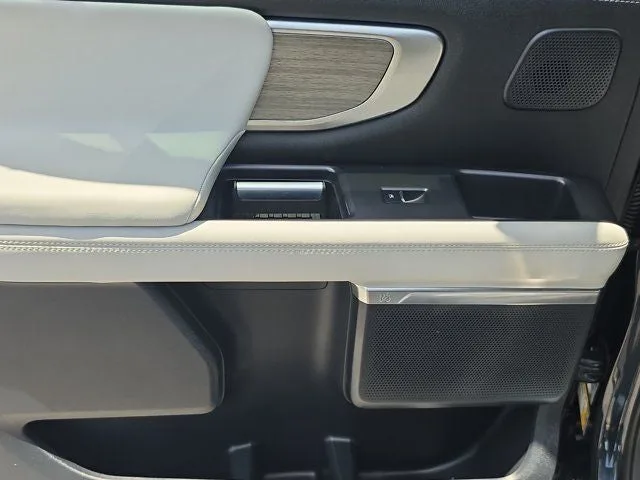 2025 Ford Expedition Max Platinum photo 13