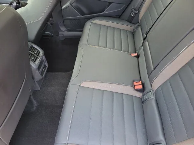 2024 Volkswagen Taos 1.5T SEL photo 10