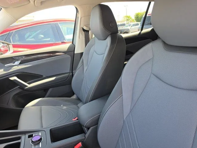 2025 Volkswagen Tiguan 2.0T SE photo 19