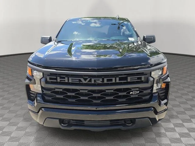 2024 Chevrolet Silverado 1500 Custom photo 2
