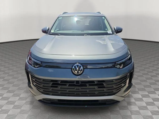 2025 Volkswagen Tiguan 2.0T SE photo 2